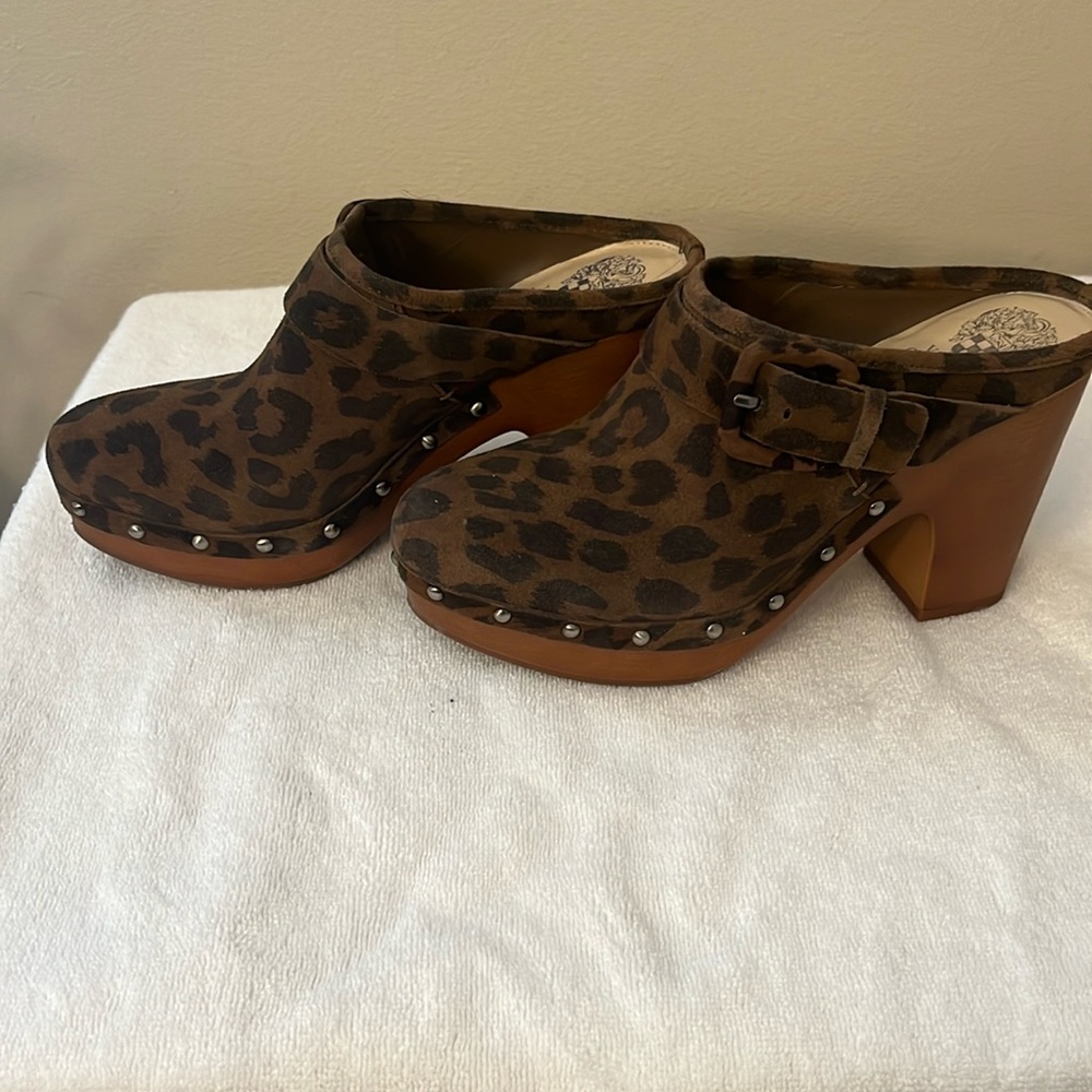 Vince Camuto leopard print mule wooden heels size 8Medium